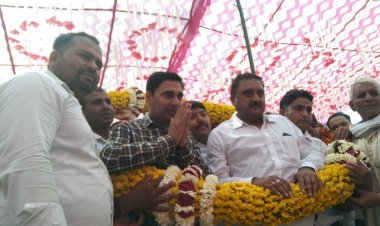 बर्डोद कस्बे को नगरपालिका बनाए जाने पर विधायक बलजीत यादव का ग्रामीणों ने फूल मालाओं से किया जोरदार स्वागत