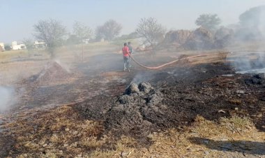 अस्पताल के पास कड़बी में लगी आचनक आग दो घण्टे की कड़ी मसक्कत के बाद दमकलों ने पाया काबू