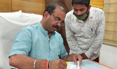 वीर सावरकर चौक में सावरकर जी व मुखर्जी उद्यान में डॉ श्यामा प्रसाद मुखर्जी की मूर्ति लगाने का किया आग्रह