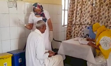 कोरोना वैक्सीनेशन केतीसरे चरण में साठ वर्ष से अधिक के लोगों का हो रहा है निशुल्क वैक्सीनेशन