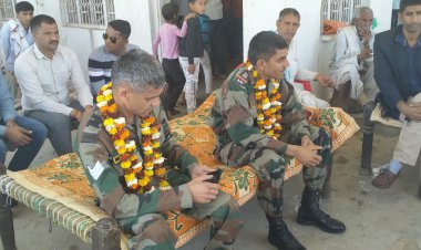 दो सगे फौजी भाई सेवानिवृत होकर एक साथ आऐ, ग्रामीणो ने किया स्वागत