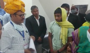 अलवर जिला कलेक्टर ने देर सांय बानसूर पहुंच किया औचक निरीक्षण