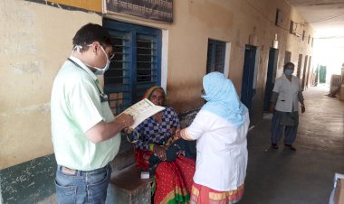 टीकाकरण दिवस पर चिकित्सा प्रभारी ने किया सब सेन्टरो का निरीक्षण