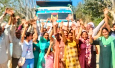 पंजाब से आए धरनार्थियों ने रोके खनन कर पत्थर ले जाते हुए भारी वाहन