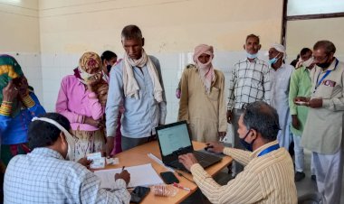 अलावड़ा पीएचसी पर 80 लोगों को लगाई निशुल्क कोरोना वैक्सीन