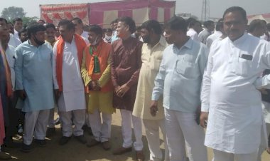 पूर्व सीएम वसुधरा राजे के जन्मदिन लेकर भाजपा कार्यकर्ताओ का पहूँचा काफिला, सीएम काे गुल्लदस्ता भेटकर दी बधाई