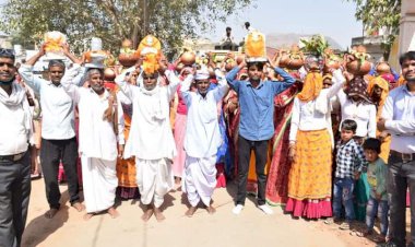 शिव परिवार की मूर्तियों की प्राण प्रतिष्ठा को लेकर कलश व शोभा यात्रा निकाली