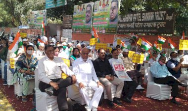 अमीरों को मिल रहे आरक्षण व एससी एसटी एक्ट के विरोध में जंतर मंतर दिल्ली हुई जनसभा