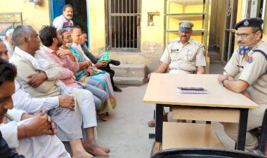 डीएसपी ओमप्रकाश मीणा ने ली नौगांवा थाने पर सीएलजी सदस्य,ग्राम रक्षक व पुलिस मित्रों की बैठक
