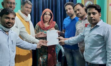 व्यापारियो ने सांसद को सौंपा ज्ञापन,अन्डरपास से रेलवे  ए केबिन तक सडक निर्माण की मांग