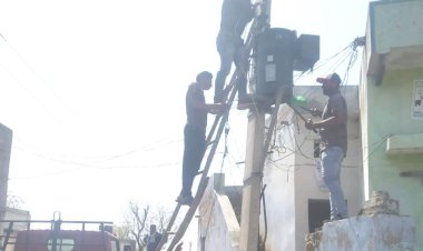 69 उपभोक्ताओं पर डिस्कॉम की 24.6 लाख राशि बकाया,  उतारे 15 ट्रांसफार्मर