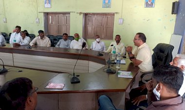 कोरोना टीकाकरण को लेकर उपखण्ड अधिकारी ने ली सरपंचो व पंचायत कार्मिकों की बैठक
