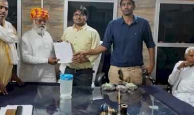 अनाज मण्डी में किसानो की सुविधाओ व सरसो जांच की अनियमितताओ को लेकर सौंपा ज्ञापन