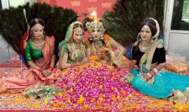 मुंशी संघ का होली मिलन समारोह, फूलो से खेली होली