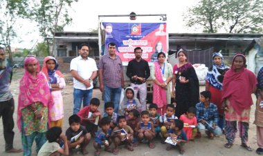 झुग्गी झोपड़ी में रहने वाले गरीब  बच्चों के साथ मनाया मानव अधिकार सुरक्षा संगठन ने स्थापना दिवस