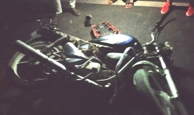 अज्ञात वाहन की टक्कर से मोटरसाईकिल सवार युवक गंभीर घायल