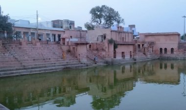 सूखने लगा कामां कस्बे के प्रसिद्ध तीर्थ विमल कुंड का पानी, संतो में आक्रोश