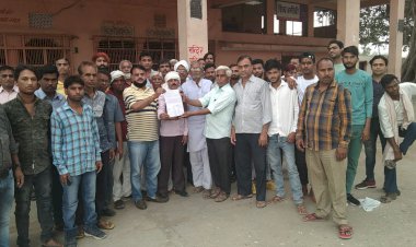 नारायणी धाम पर ट्रस्ट  कार्यालय को बिना सूचना के तोड़ने वाले दोषी अधिकारियों पर हो कार्यवाही , सेन समाज ने सौपा ज्ञापन