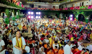 विश्व प्रसिद्ध रँगीली होली के अवसर पर बरसाना में किया  ब्रज के पर्वतों की रक्षा का आह्वान