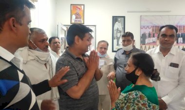 मुंडावर क्षेत्र मे गांवों की स्कूलों को क्रमोन्नत कराने के लिए कविता यादव ने की शिक्षा मंत्री से मुलाक़ात