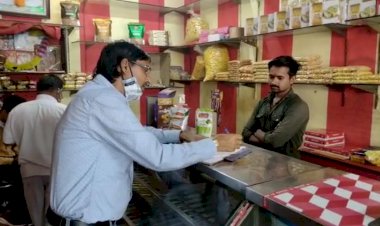 खाद्य विभाग की टीम ने लिए मिष्ठान भंडार और ऑयल मीलों के सैंपल