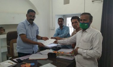 अवैध जीप संचालन के स्टैंड को हटाने के लिए व्यापारियों ने सीओ को दिया ज्ञापन