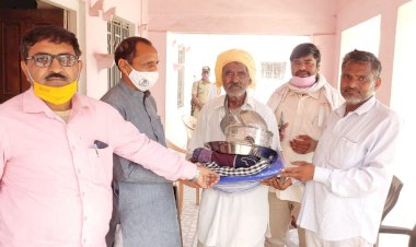 राज्यमंत्री भजनलाल जाटव ने पीडित परिवारों को उपलब्ध कराई राहत सामग्री