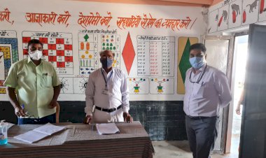 बिना किसी डर के लगवाएं कोरोना की डोज - एसडीएम