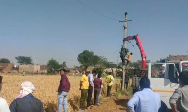 नौगावां क्षेत्र में बिजली विभाग ने की बकायादारों पर कार्यवाही, कनेक्शन काट उतारे ट्रांसफार्मर