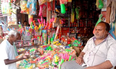 बयाना के बाजारो मे होली का रंग व उमंग अभी तक फीके