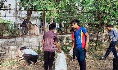 शहिद हेमू कालानी उद्यान में लाड़ो ने किया स्वच्छता कार्य