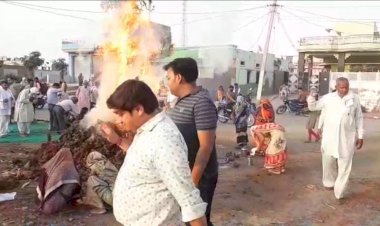 कठूमर में हुआ होलिका दहन, शेर सिंह सरपंच ने जलाई होली