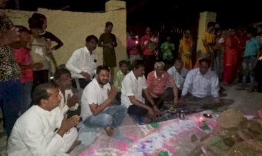 राम भक्त टोली आजाद नगर ने 1500 कंडो की होली से दिया पर्यावरण संरक्षण एवं गौ संवर्धन का संदेश