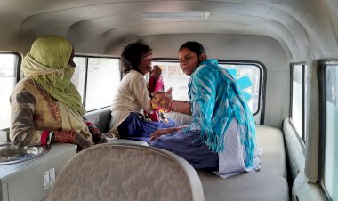 बीमार लावारिस 50 वर्षीय महिला को समलेटी से व 40 वर्षीय मानसिक विक्षिप्त महिला को खेडला गदाली से भिजवाया अपना घर आश्रम भरतपुर