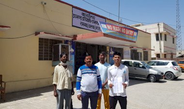 आवासीय क्षेत्र में शराब ठेका खुलने के विरोध में एसडीएम के नाम तहसीलदार को ज्ञापन सौंपा