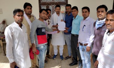 ई-मित्र प्लस मशीन आपरेटरों ने नगर विधायक वाजिब अली को सौंपा ज्ञापन