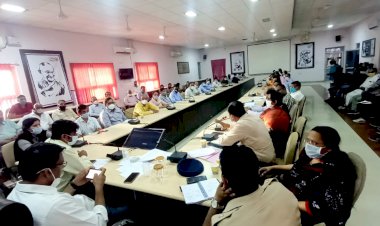 कोरोना के बढ़ते प्रभाव के मध्य नजर जिला कलेक्टर ने ली सभी समाज व वर्गों की अहम बैठक