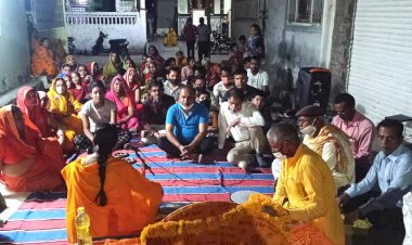 गायत्री शक्तिपीठ एवं राम भक्त टोली आजाद नगर के संयुक्त तत्वावधान में 35 परिवारो को किया गया गंगाजल किट वितरण