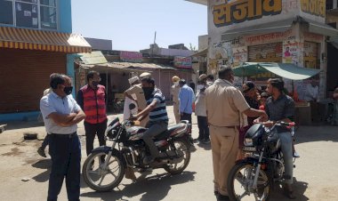 एसडीएम ने बिना मास्क वालों के काटे चालान और दुकानदारों से कोरोना वैक्सीनेशन को लेकर की समझाइश