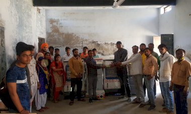 रामगढ के सरकारी कालेज के लिए सरपंच ने पंखे-कूलर और पम्प किए भेट