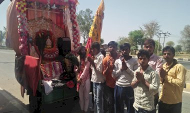 दुर्गागंज फतेहपुर से 688 किमी सफर तय कर भरतपुर पहूंची खाटूश्याम पदयात्रा, ग्रामीणों ने किया भव्य स्वागत