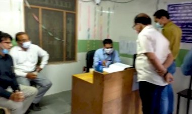 रामगढ़ में बिना डॉक्टर की पर्ची के हो रही है सोनोग्राफी, सेंटर का रिकॉर्ड जप्त