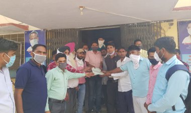 ईमित्र संचालको ने अपनी मांग को लेकर उपखंड अधिकारी को सौंपा ज्ञापन