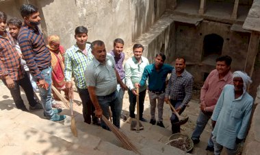 जल शक्ति अभियान के तहत सकट की प्राचीन बावड़ी की साफ सफाई की