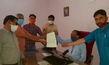 आईएफडब्ल्यूजे संघ ने पत्रकारों की मांगों के लिए उपखंड अधिकारी को दिया ज्ञापन