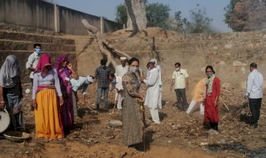 जल शक्ति एवं स्वच्छता अभियान के तहत चांदपुर ग्राम पंचायत में विकास अधिकारी ने किया श्रमदान
