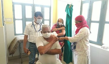 आदर्श जाट महासभा जिला अध्यक्ष तूहीराम चौधरी ने लगवाया कोरोना का टीका