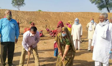 करनीकोट ग्राम पंचायत में सरपंच पिस्ता देवी ने भी किया श्रमदान