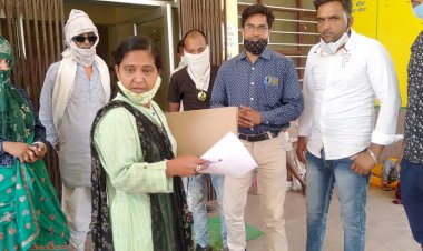 रोजवेज बसों के संचालन को लेकर युवाओं ने सौपा ज्ञापन