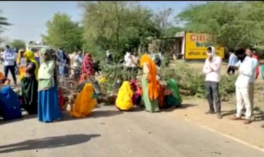 पेयजलापूर्ति को लेकर सैकड़ो महिलाओं ने नारायणपुर घाटा जयपुर सड़क मार्ग को किया जाम